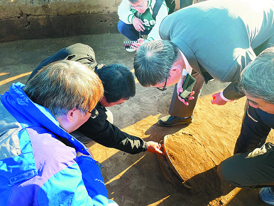 專家在現(xiàn)場(chǎng)